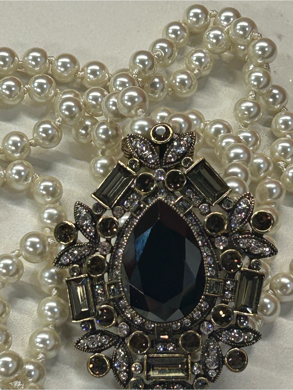 Beautiful Heidi Daus Dazzling Decade smoky crystal convertible pendant brooch